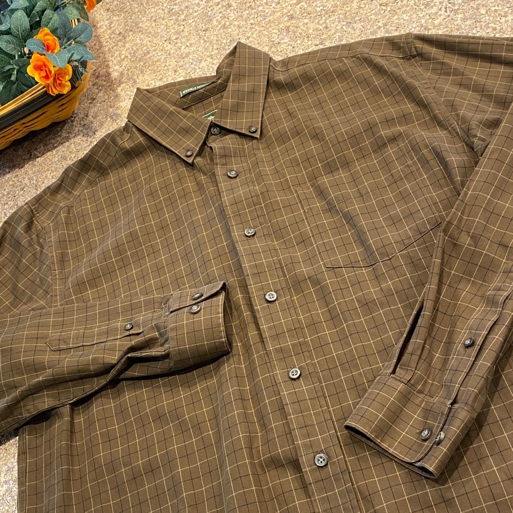 Eddie Bauer Brown Button Down Long Sleeve Shirt Large Wrinkle Resistant